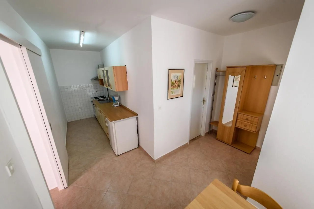 Apartments Lucija Kožino 0*,